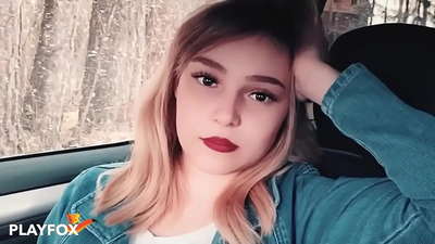 Секси мадама щастливо смуче карта за отстъпка