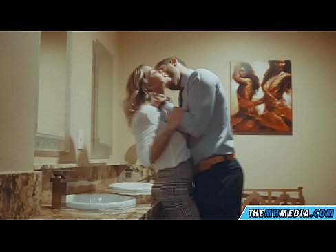 ❤️ Когато наедряла блондинка ви съблазни в обществена тоалетна Анално видео в bg.pornoxlxx.ru ❌